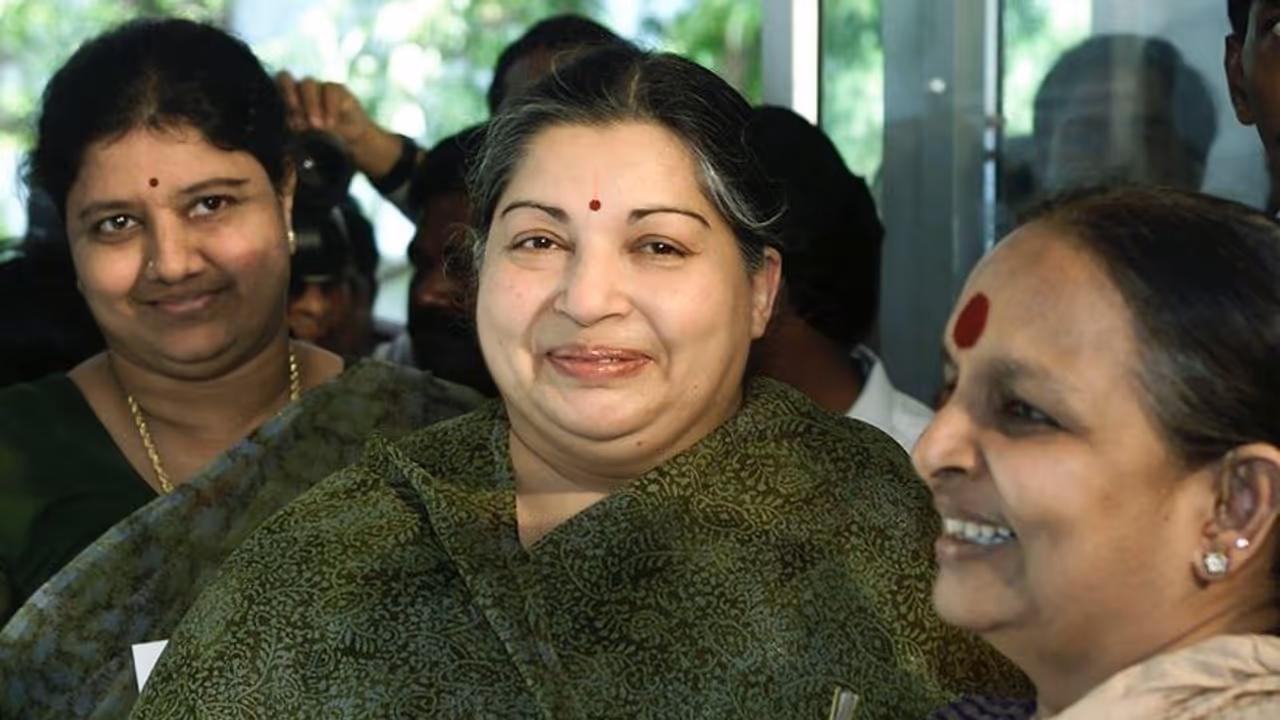 सुप्रीम कोर्ट ने जयललिता की मौत की जांच पर रोक लगाई