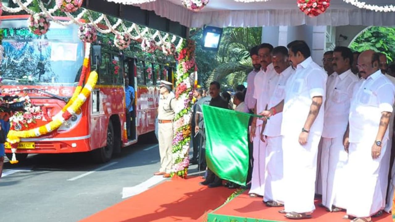 ஆம்னி பேருந்தை மிஞ்சிய அரசு பேருந்து... அசத்தும் முதல்வர் எடப்பாடி..! ஆம்னி பேருந்தை மிஞ்சிய அரசு பேருந்து... அசத்தும் முதல்வர் எடப்பாடி..!