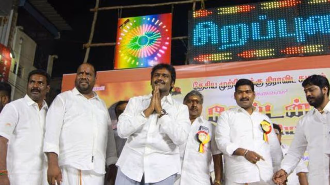 கூட்டணிக்கு அழைப்பு விடுத்த மக்கள் நீதி மய்யம்... நாங்க சீனியர்டா..? கொந்தளித்த விஜயகாந்த மகன்..! கூட்டணிக்கு அழைப்பு விடுத்த மக்கள் நீதி மய்யம்... நாங்க சீனியர்டா..? கொந்தளித்த விஜயகாந்த மகன்..!