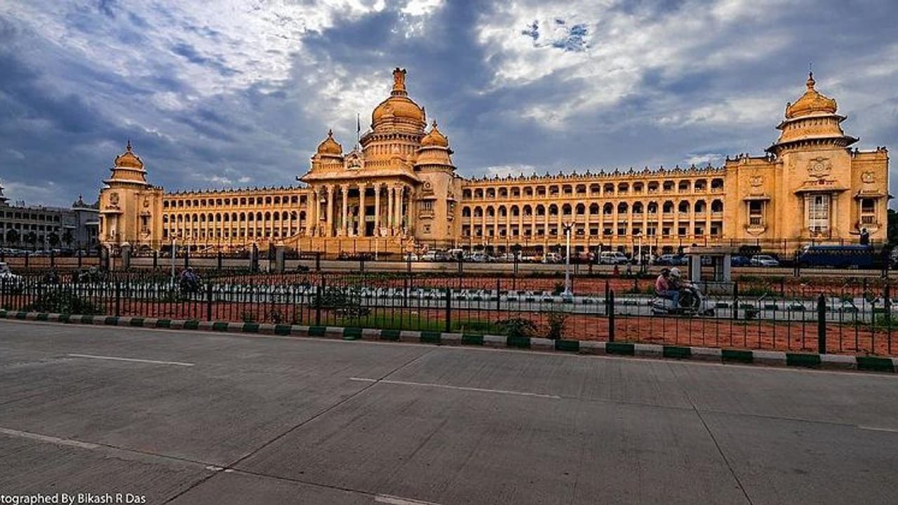 कर्नाटक विधानसभा अध्यक्ष ने दिया विवादित बयान, खुद की तुलना रेप पीडिता से की