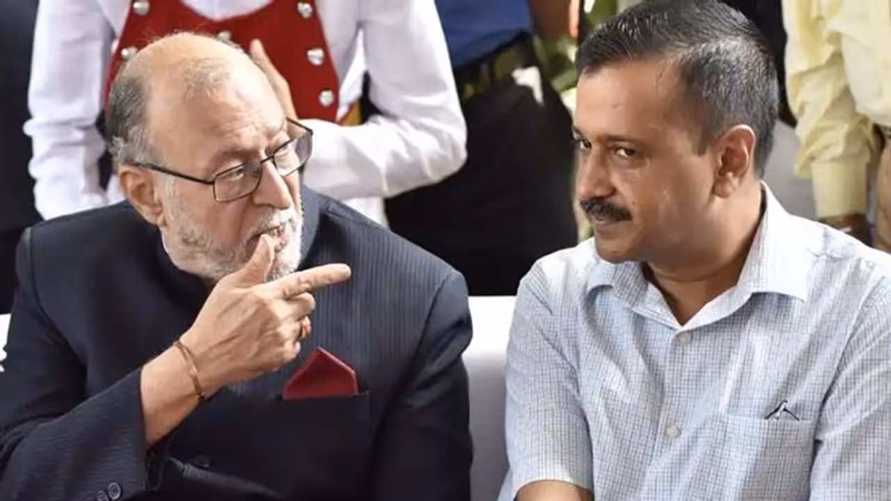 டெல்லியில் யாருக்கு அதிகாரம்... முதல்வருக்கா? ஆளுநருக்கா? உச்சநீதிமன்றம் பரபரப்பு தீர்ப்பு..! டெல்லியில் யாருக்கு அதிகாரம்... முதல்வருக்கா? ஆளுநருக்கா? உச்சநீதிமன்றம் பரபரப்பு தீர்ப்பு..!