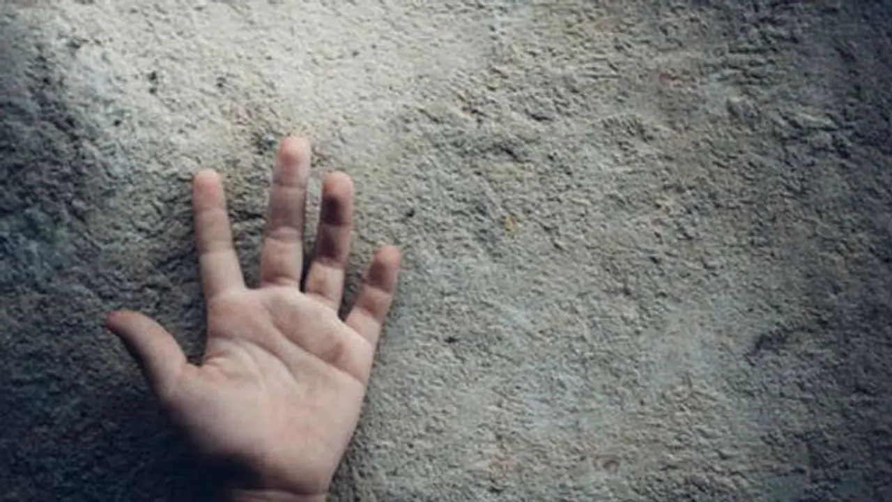 Unable to bear expenses, father strangulates six year old son to death in Delhi