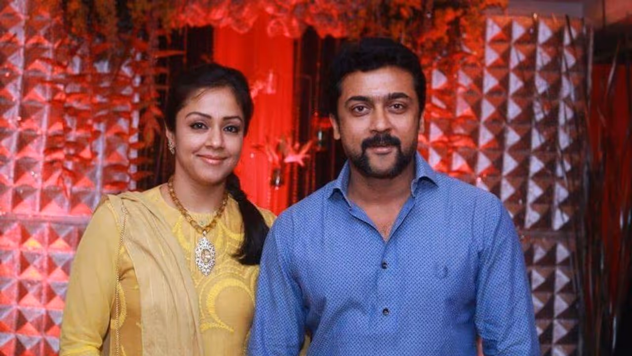 தஞ்சை பெரிய கோயில் கருத்தில் விவேகானந்தர் திருமூலருக்கு சமமாக நிற்கிறார் ஜோதிகா... மனைவியை மெச்சிய சூர்யா..! தஞ்சை பெரிய கோயில் கருத்தில் விவேகானந்தர் திருமூலருக்கு சமமாக நிற்கிறார் ஜோதிகா... மனைவியை மெச்சிய சூர்யா..!