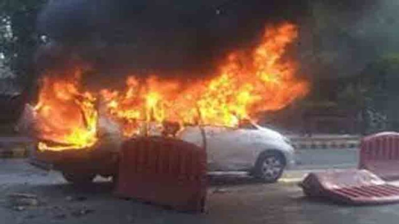 సూసైడ్ బాంబర్ అటాక్... 27 మంది సైనికుల దుర్మరణం సూసైడ్ బాంబర్ అటాక్... 27 మంది సైనికుల దుర్మరణం