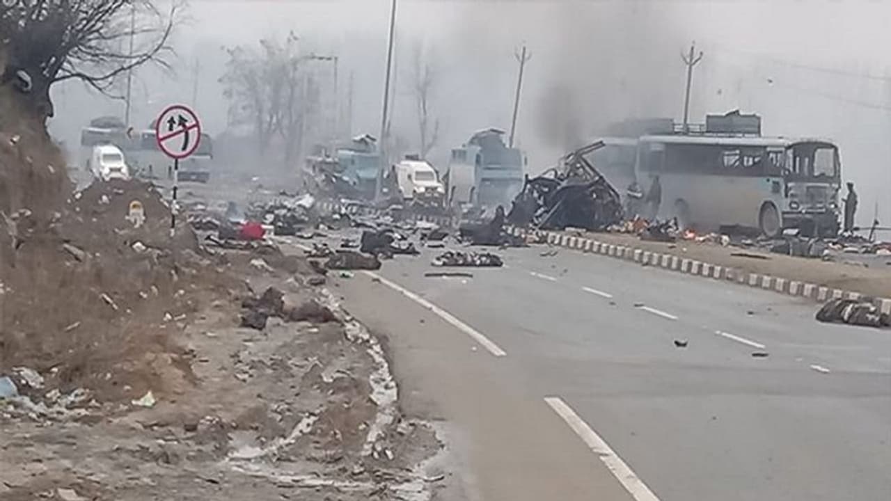 ಪುಲ್ವಾಮ ದಾಳಿ : ಉಗ್ರರ ಕೃತ್ಯ ಖಂಡಿಸಿದ ಸೆಹ್ವಾಗ್ ಗಂಭೀರ್! ಪುಲ್ವಾಮ ದಾಳಿ : ಉಗ್ರರ ಕೃತ್ಯ ಖಂಡಿಸಿದ ಸೆಹ್ವಾಗ್ ಗಂಭೀರ್!