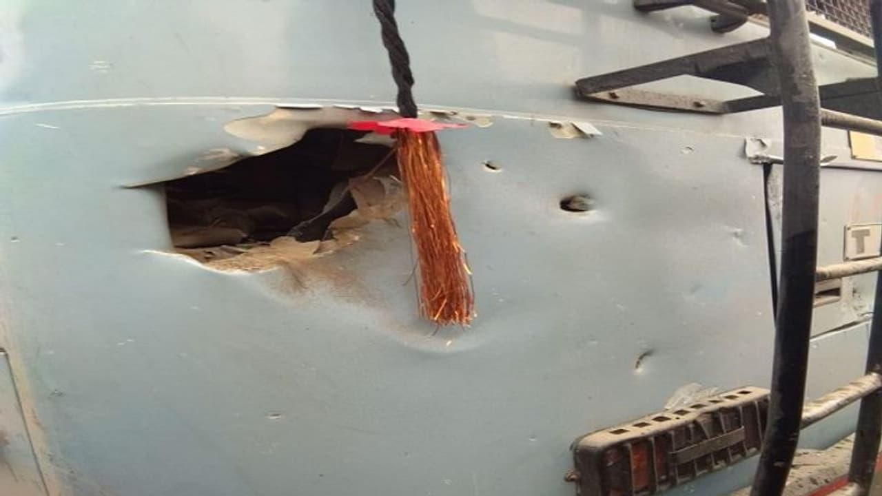 ಕಣಿವೆಯಲ್ಲಿ ಉಗ್ರರ ಅಟ್ಟಹಾಸ: IED ದಾಳಿಯಲ್ಲಿ 12 ಯೋಧರು ಹುತಾತ್ಮ! ಕಣಿವೆಯಲ್ಲಿ ಉಗ್ರರ ಅಟ್ಟಹಾಸ: IED ದಾಳಿಯಲ್ಲಿ 12 ಯೋಧರು ಹುತಾತ್ಮ!