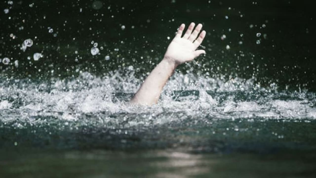 നെയ്യാറില് പൊലീസ് ഉദ്യോഗസ്ഥനെ കാണാതായി; തെരച്ചില് തുടരുന്നു നെയ്യാറില് പൊലീസ് ഉദ്യോഗസ്ഥനെ കാണാതായി; തെരച്ചില് തുടരുന്നു