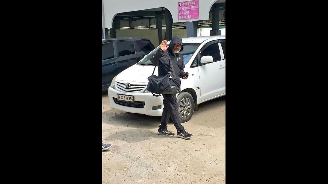 'அவசரம் வேண்டாம்...ஆகஸ்ட் 15க்கே வரலாம்’ அதிரடி முடிவு எடுத்த அஜீத்... 'அவசரம் வேண்டாம்...ஆகஸ்ட் 15க்கே வரலாம்’ அதிரடி முடிவு எடுத்த அஜீத்...