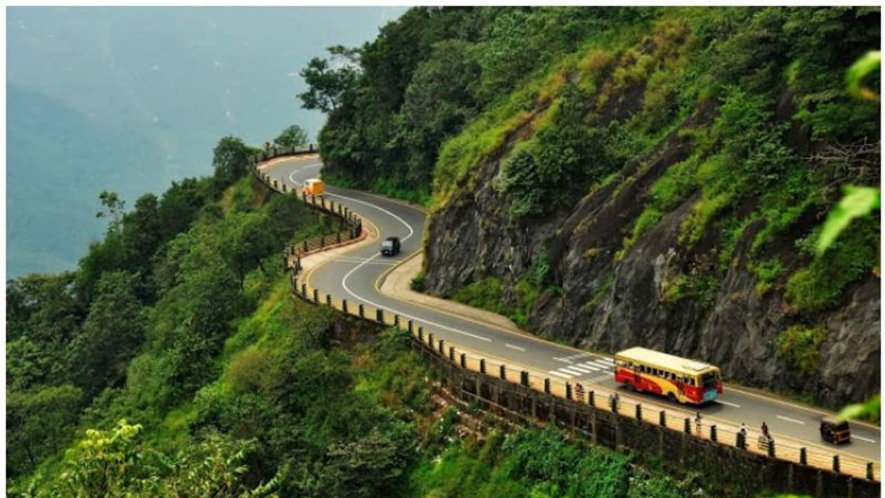 കാറും 68 ലക്ഷവും പോയിട്ടും പരാതി അടുത്ത ദിവസം, താമരശ്ശേരി ചുരത്തിലെ കവർച്ചയ്ക്ക് പിന്നിലെന്ത്? പൊലീസ് സംശയം! കാറും 68 ലക്ഷവും പോയിട്ടും പരാതി അടുത്ത ദിവസം, താമരശ്ശേരി ചുരത്തിലെ കവർച്ചയ്ക്ക് പിന്നിലെന്ത്? പൊലീസ് സംശയം!