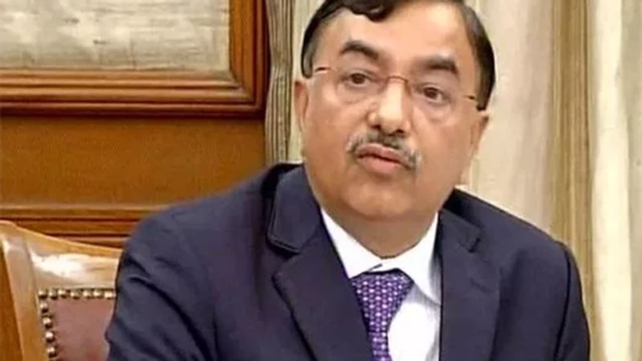 മുഖ്യ തെരഞ്ഞെടുപ്പ് കമ്മീഷണറായി സിബിഡിറ്റി ചെയർമാൻ സുശീൽ ചന്ദ്രയെ നിയമിച്ചു മുഖ്യ തെരഞ്ഞെടുപ്പ് കമ്മീഷണറായി സിബിഡിറ്റി ചെയർമാൻ സുശീൽ ചന്ദ്രയെ നിയമിച്ചു