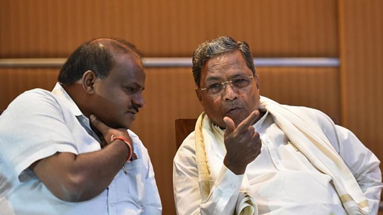 ಮೈಸೂರಿಗಾಗಿ ದೋಸ್ತಿಗಳ ಕುಸ್ತಿ: ಉಭಯ ಪಕ್ಷಗಳ ಹಠದ ಹಿಂದಿದೆ ಈ ಕಾರಣ! ಮೈಸೂರಿಗಾಗಿ ದೋಸ್ತಿಗಳ ಕುಸ್ತಿ: ಉಭಯ ಪಕ್ಷಗಳ ಹಠದ ಹಿಂದಿದೆ ಈ ಕಾರಣ!