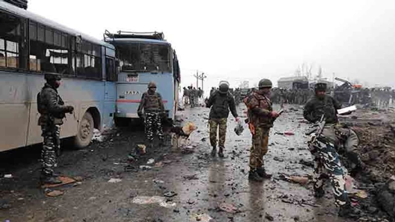 మాకేం లింక్: పుల్వామా దాడిపై పాక్ బుకాయింపు మాకేం లింక్: పుల్వామా దాడిపై పాక్ బుకాయింపు