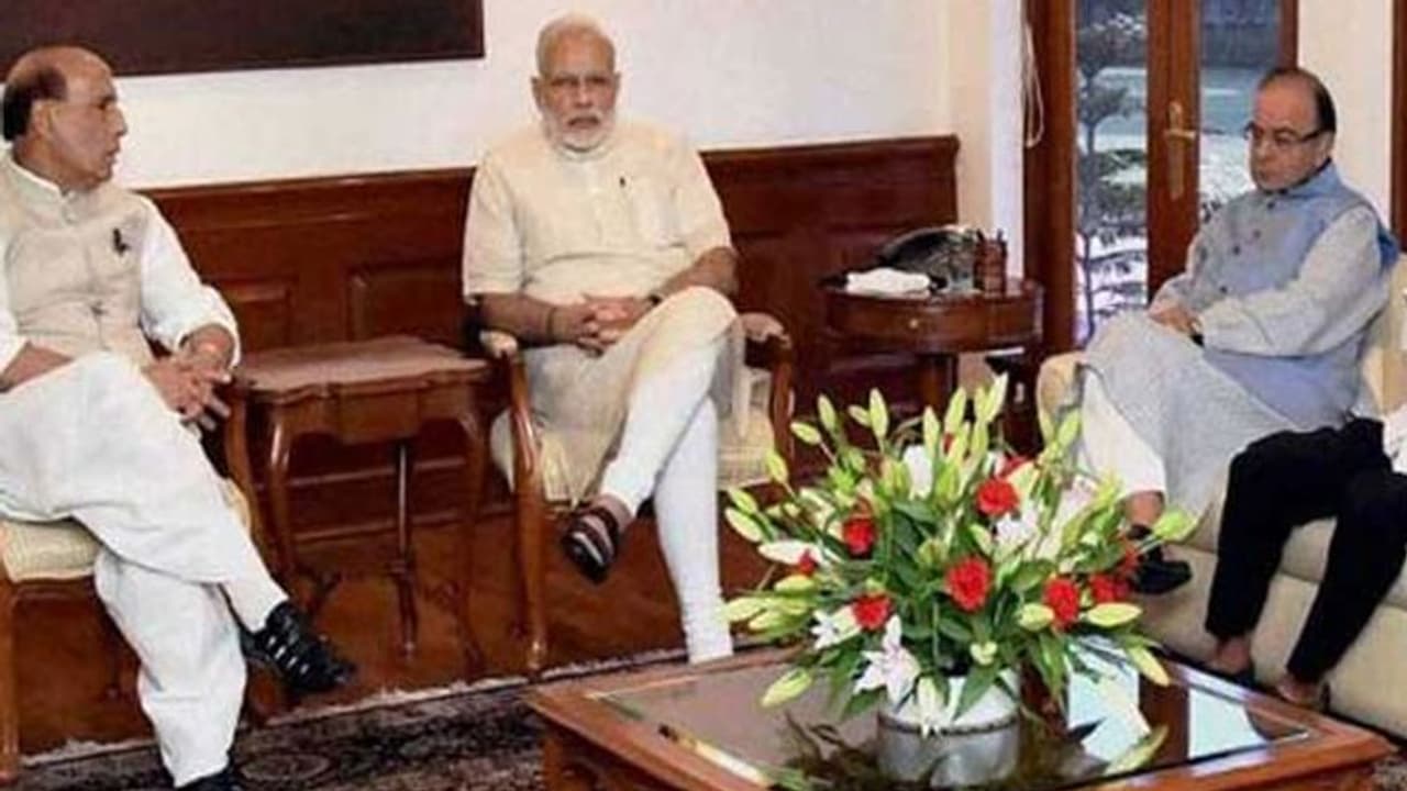 పుల్వామా దాడి: పాకిస్తాన్‌కు మోడీ హెచ్చరికలు