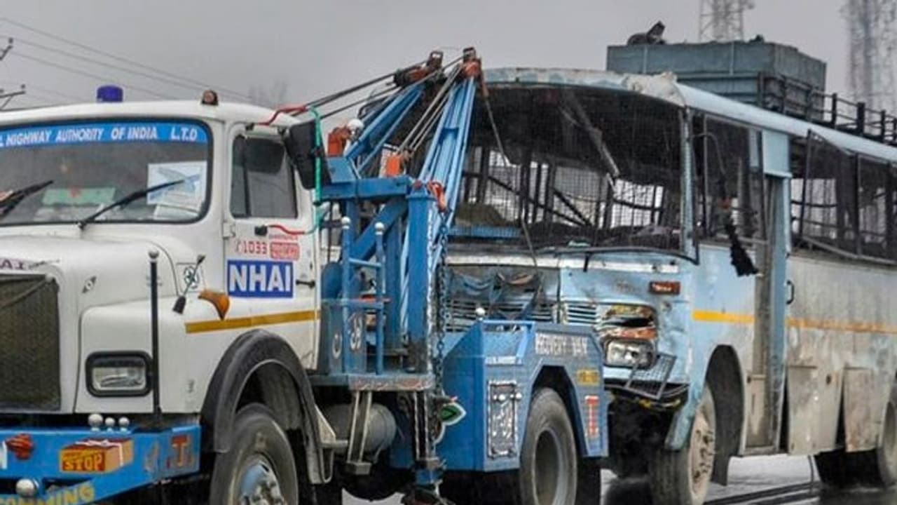 காஷ்மீரில் தீவிரவாதிகள் தாக்குதல் நடத்தியது தொடர்பாக பரபரப்பு தகவல்கள்...! காஷ்மீரில் தீவிரவாதிகள் தாக்குதல் நடத்தியது தொடர்பாக பரபரப்பு தகவல்கள்...!