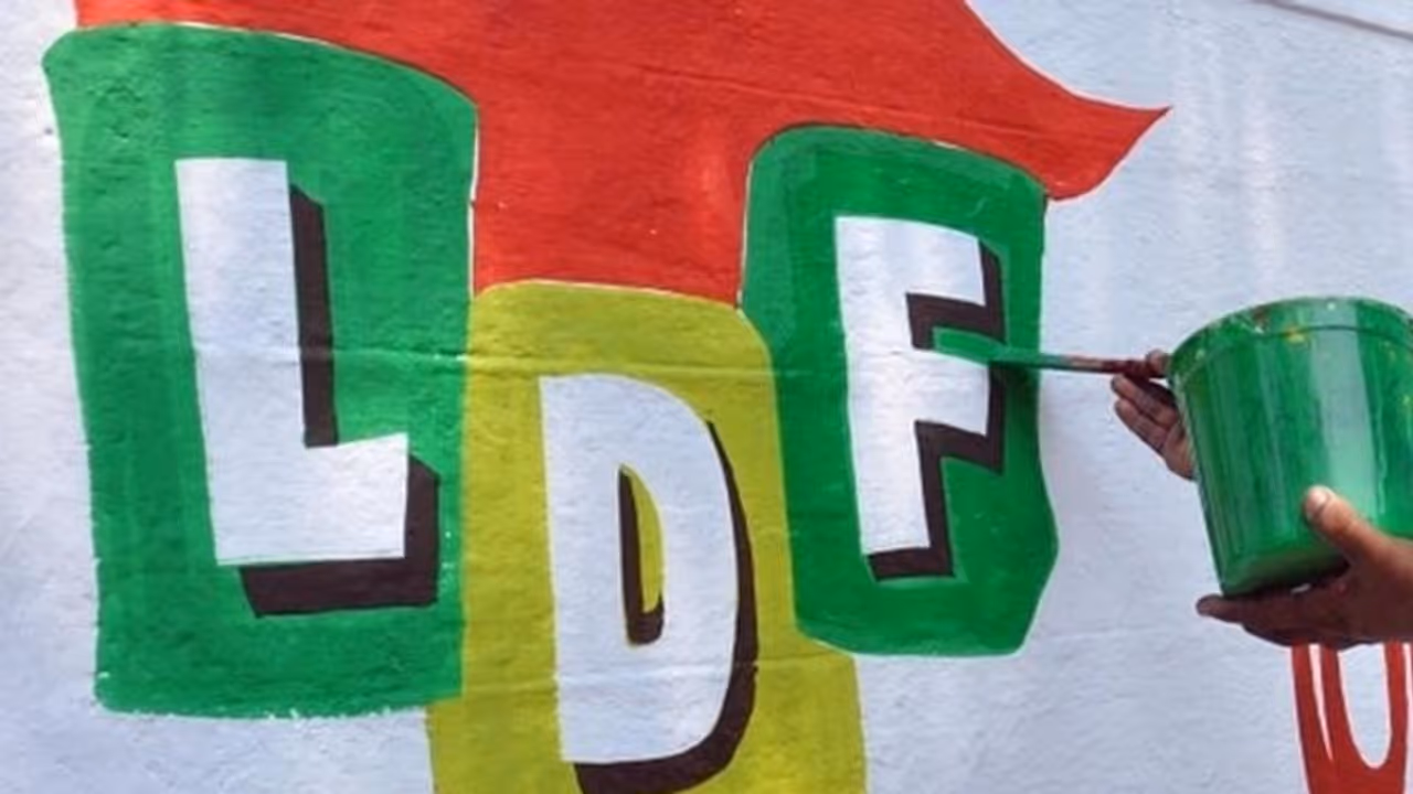 ആര്എംപി പിന്തുണയിലെ യുഡിഎഫ് ഭരണത്തിന് അന്ത്യം; ചോറോട് പഞ്ചായത്ത് ഭരണം എൽഡിഎഫ് പിടിച്ചെടുത്തു ആര്എംപി പിന്തുണയിലെ യുഡിഎഫ് ഭരണത്തിന് അന്ത്യം; ചോറോട് പഞ്ചായത്ത് ഭരണം എൽഡിഎഫ് പിടിച്ചെടുത്തു