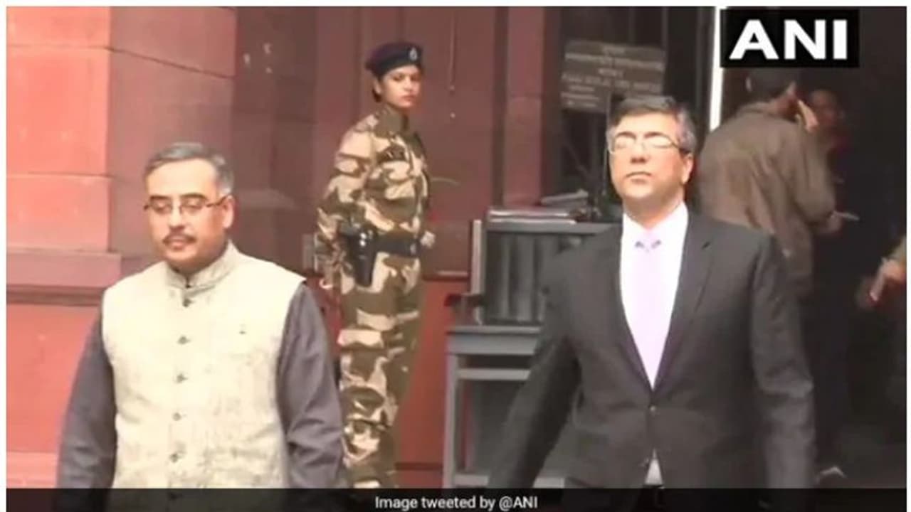 പുൽവാമ ഭീകരാക്രമണം: പാകിസ്ഥാനെതിരെ കടുത്ത നടപടിക്ക് ഇന്ത്യ; പാക് ഹൈക്കമ്മീഷണറെ വിളിച്ചു വരുത്തി പുൽവാമ ഭീകരാക്രമണം: പാകിസ്ഥാനെതിരെ കടുത്ത നടപടിക്ക് ഇന്ത്യ; പാക് ഹൈക്കമ്മീഷണറെ വിളിച്ചു വരുത്തി