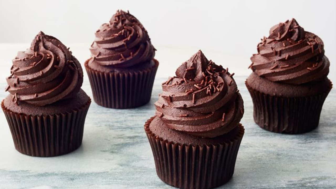 ചോക്ലേറ്റ് കപ്പ് കേക്ക് തയ്യാറാക്കാം ചോക്ലേറ്റ് കപ്പ് കേക്ക് തയ്യാറാക്കാം