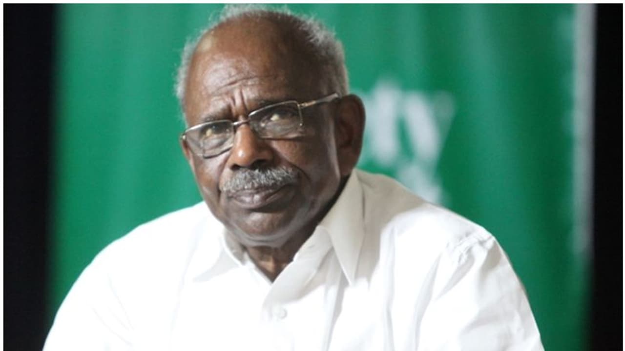 പാര്ട്ടി ഓഫീസ് പൂട്ടി പോകുമ്പോള് ഫാനും ലൈറ്റും ഓഫ് ചെയ്യണം; നട്ടെല്ലിന് വിലയില്ലെങ്കിലും വൈദ്യുതി അമൂല്യമാണ്: മന്ത്രി മണി പാര്ട്ടി ഓഫീസ് പൂട്ടി പോകുമ്പോള് ഫാനും ലൈറ്റും ഓഫ് ചെയ്യണം; നട്ടെല്ലിന് വിലയില്ലെങ്കിലും വൈദ്യുതി അമൂല്യമാണ്: മന്ത്രി മണി