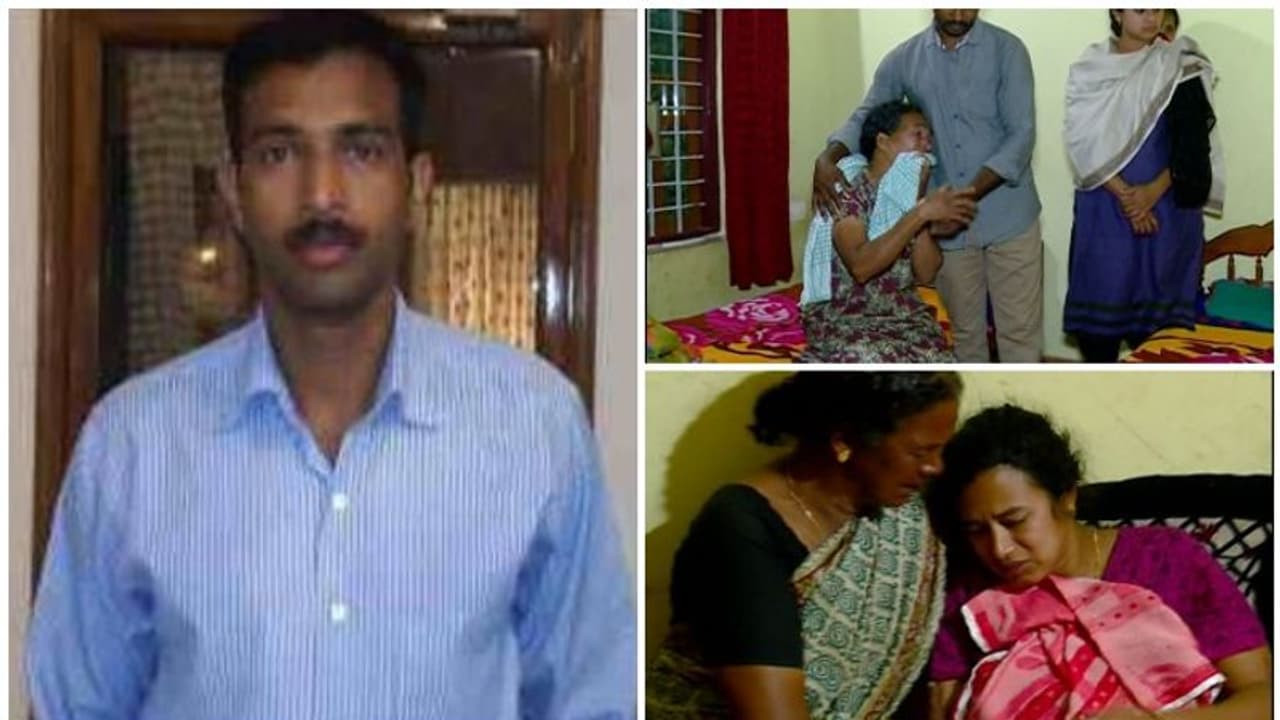 കണ്ണീരോടെ കേരളം; വീരമൃത്യു വരിച്ച വസന്തകുമാറിന്റെ ഭൗതിക ശരീരം ഇന്ന് നാട്ടിലെത്തിക്കും കണ്ണീരോടെ കേരളം; വീരമൃത്യു വരിച്ച വസന്തകുമാറിന്റെ ഭൗതിക ശരീരം ഇന്ന് നാട്ടിലെത്തിക്കും