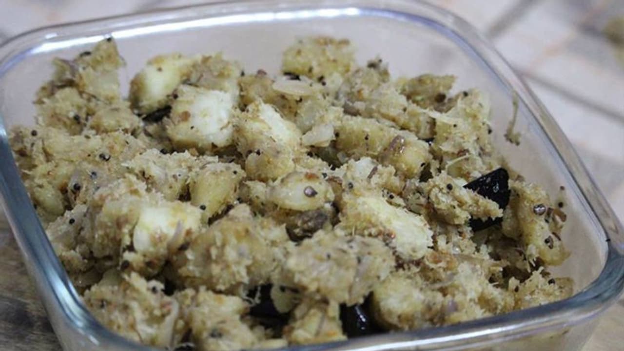 നാടൻ ഉണക്കച്ചെമ്മീൻ കപ്പ തയ്യാറാക്കാം നാടൻ ഉണക്കച്ചെമ്മീൻ കപ്പ തയ്യാറാക്കാം