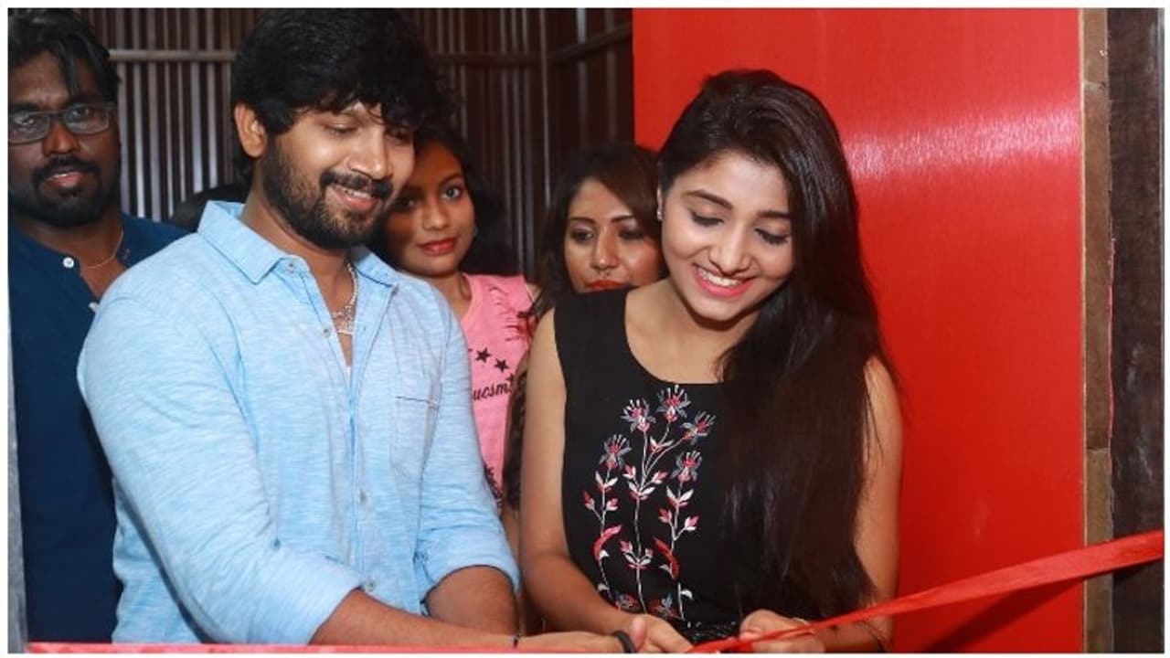 முதலில் காதலி ஓடிவிட்டதாக... தற்போது தன்னைத்தானே கடத்திக்கொண்டு...ஒரு நடிகரின் விளம்பர வெறி... முதலில் காதலி ஓடிவிட்டதாக... தற்போது தன்னைத்தானே கடத்திக்கொண்டு...ஒரு நடிகரின் விளம்பர வெறி...