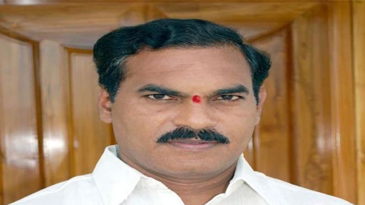 బాబుకు షాక్: తోట త్రిమూర్తులు టీడీపీకి గుడ్బై బాబుకు షాక్: తోట త్రిమూర్తులు టీడీపీకి గుడ్బై