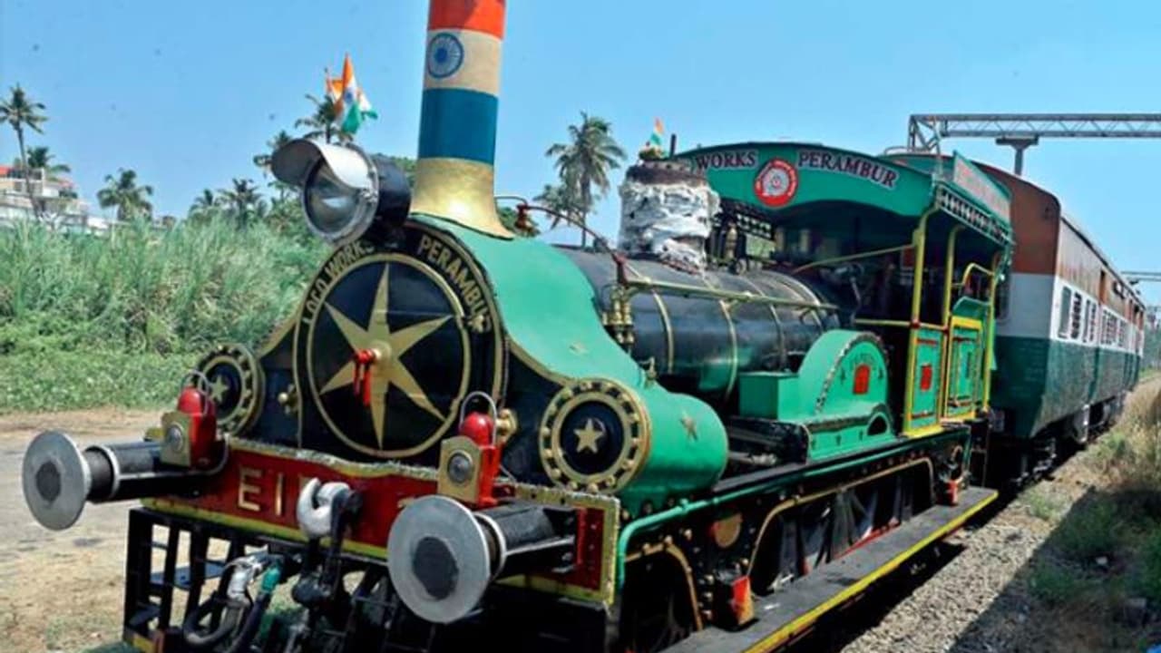 ലോകത്തിലെ ഏറ്റവും പഴക്കമുള്ള പൈതൃക തീവണ്ടി എറണാകുളത്ത് നിന്ന് ഓടിത്തുടങ്ങുന്നു ലോകത്തിലെ ഏറ്റവും പഴക്കമുള്ള പൈതൃക തീവണ്ടി എറണാകുളത്ത് നിന്ന് ഓടിത്തുടങ്ങുന്നു