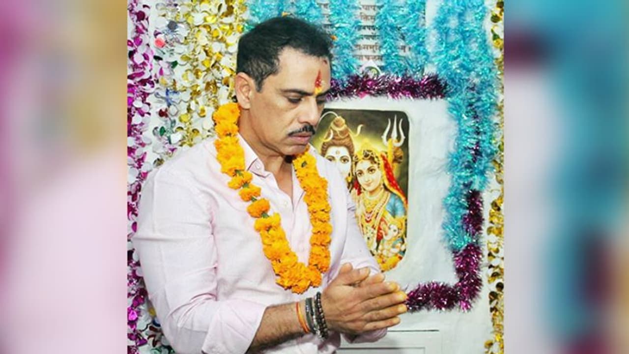 अब रॉबर्ट वाड्रा भी हुए शिवभक्त, बोले - वॉशरूम तक में हो रही निगरानी