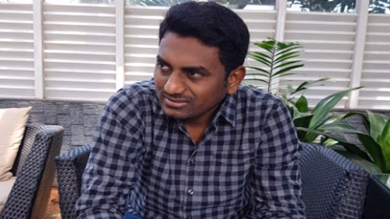 జయరాం హత్య కేసు: రాకేష్ రెడ్డికి సహకరించిన పోలీసులపై నివేదిక? జయరాం హత్య కేసు: రాకేష్ రెడ్డికి సహకరించిన పోలీసులపై నివేదిక?