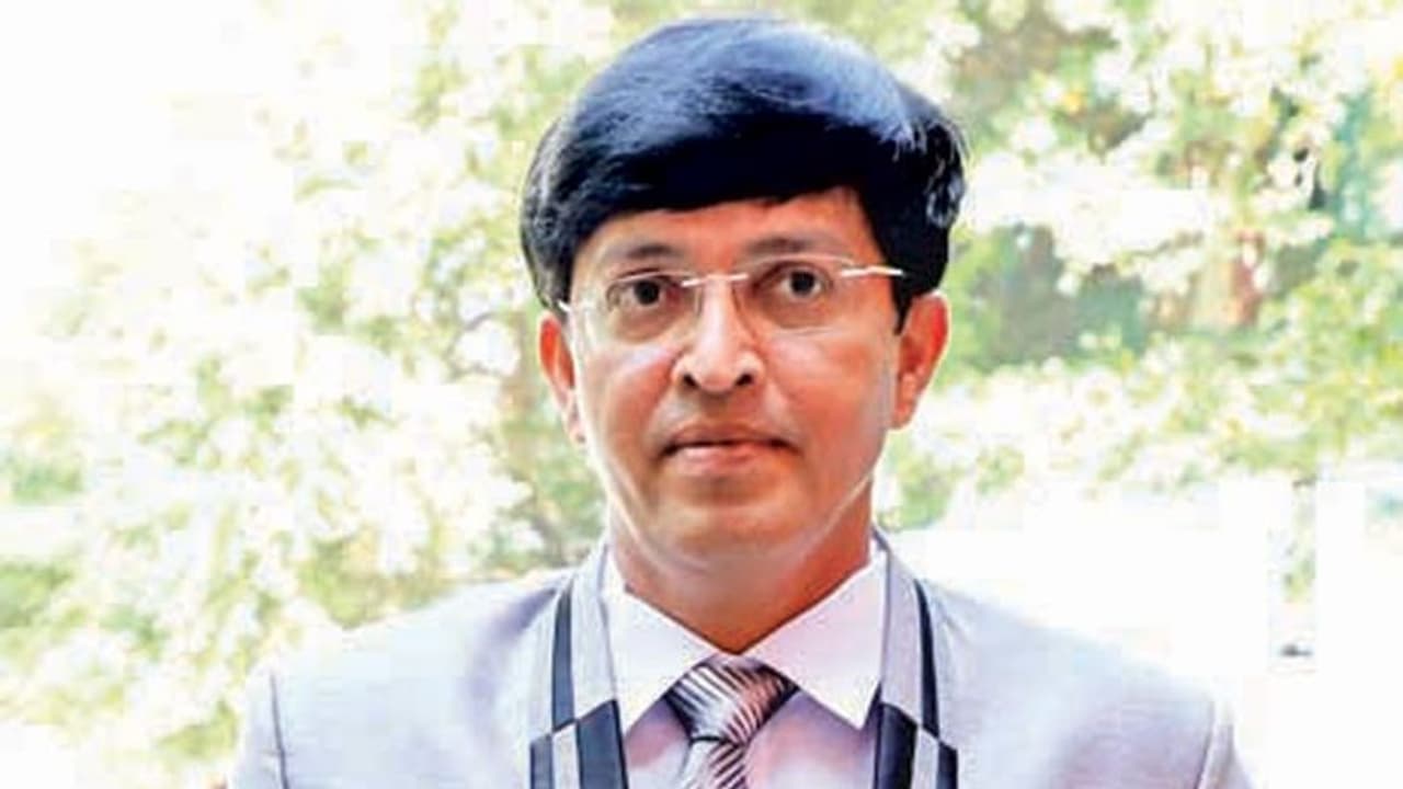 கஜினி முகமது போல கொரோனா திரும்பத் திரும்ப வந்தாலும் விடமாட்டோம்.. தில்லு காட்டும் ராதாகிருஷ்ணன். கஜினி முகமது போல கொரோனா திரும்பத் திரும்ப வந்தாலும் விடமாட்டோம்.. தில்லு காட்டும் ராதாகிருஷ்ணன்.