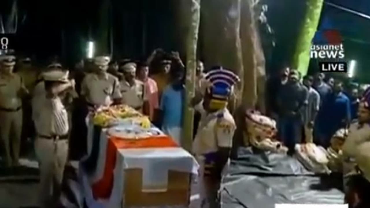 അമര് രഹേ വസന്തകുമാര്... ഹവീല്ദാര് വസന്ത് കുമാര് ഇനി ഓര്മ അമര് രഹേ വസന്തകുമാര്... ഹവീല്ദാര് വസന്ത് കുമാര് ഇനി ഓര്മ