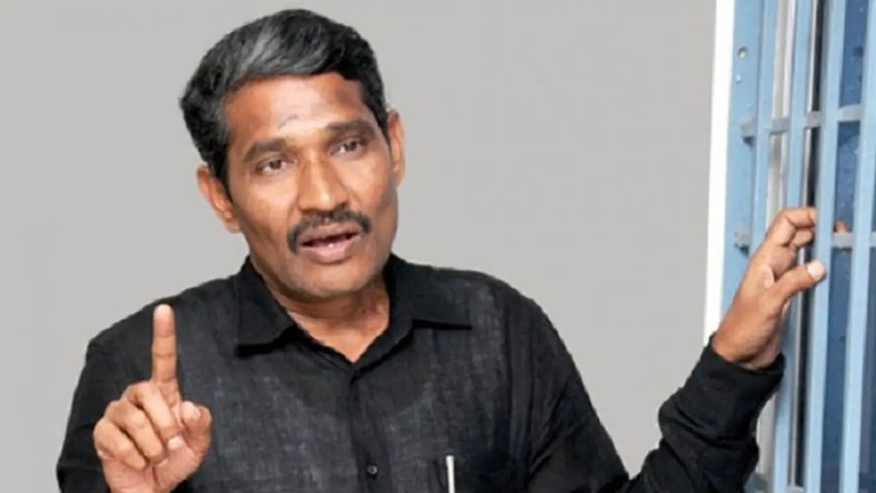 Seeman: மோடியிடம் கூட செருப்பை காட்டுவார் சீமான்... பொளந்து தள்ளிய வன்னி அரசு... Seeman: மோடியிடம் கூட செருப்பை காட்டுவார் சீமான்... பொளந்து தள்ளிய வன்னி அரசு...