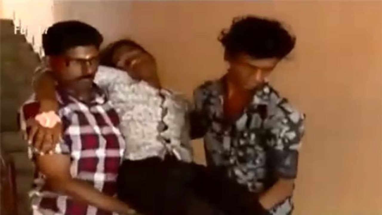 ആളുമാറി വീട്ടിൽ കയറി മർദ്ദിച്ചു:പ്ലസ് ടു വിദ്യാർത്ഥി ഗുരുതരാവസ്ഥയിൽ ആളുമാറി വീട്ടിൽ കയറി മർദ്ദിച്ചു:പ്ലസ് ടു വിദ്യാർത്ഥി ഗുരുതരാവസ്ഥയിൽ