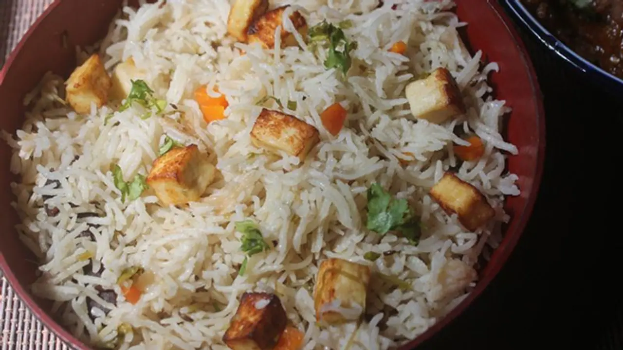 একঘেয়ে পনিরের রেসিপি নয়, বানিয়ে দেখুন সুস্বাদু পনির পোলাও একঘেয়ে পনিরের রেসিপি নয়, বানিয়ে দেখুন সুস্বাদু পনির পোলাও