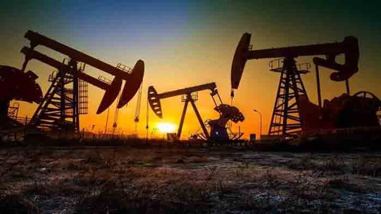 crude oil price : கச்சா எண்ணெய் விலை 100 டாலருக்கும் கீழ் சரிவு: தொடர்ந்து வீழ்ச்சி அடைய என்ன காரணம்?