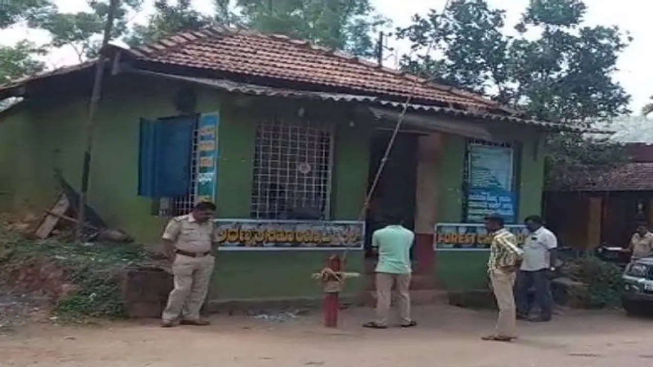 ಚಿಕ್ಕಮಗಳೂರಿನಲ್ಲಿ ಪೆಟ್ರೋಲ್ ಬಾಂಬ್ ದಾಳಿ ಚಿಕ್ಕಮಗಳೂರಿನಲ್ಲಿ ಪೆಟ್ರೋಲ್ ಬಾಂಬ್ ದಾಳಿ