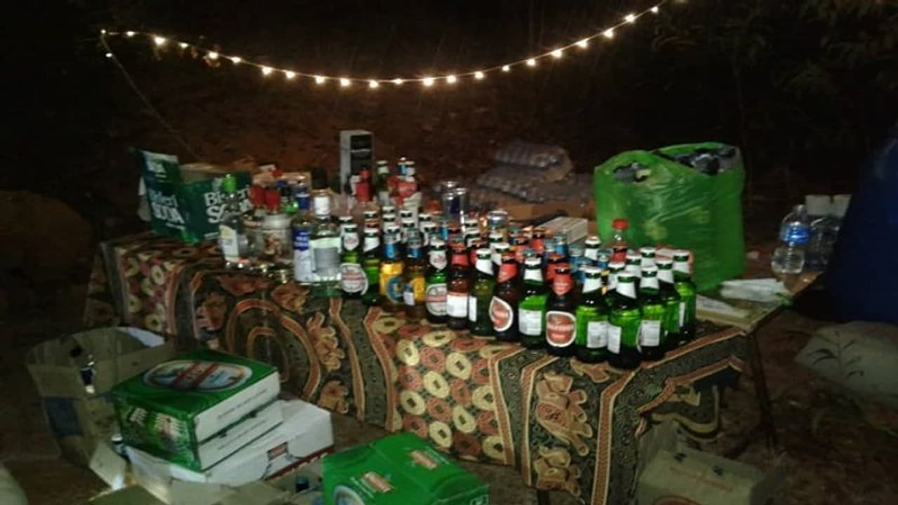 ಕುಮಟಾ: ವಿದೇಶಿಗರ ಎಣ್ಣೆಪಾರ್ಟಿ ಬಲುಜೋರು, ಬಿಡ್ತಾರ ಪೋಲಿಸ್ರು!