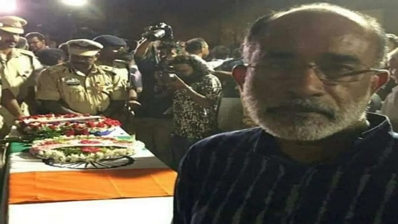 ಹುತಾತ್ಮ ಯೋಧನ ಪಾರ್ಥಿವ ಶರೀರದ ಮುಂದೆ ಸೆಲ್ಫಿ ಕ್ಲಿಕ್ಕಿಸಿಕೊಂಡ ಕೇಂದ್ರ ಸಚಿವ