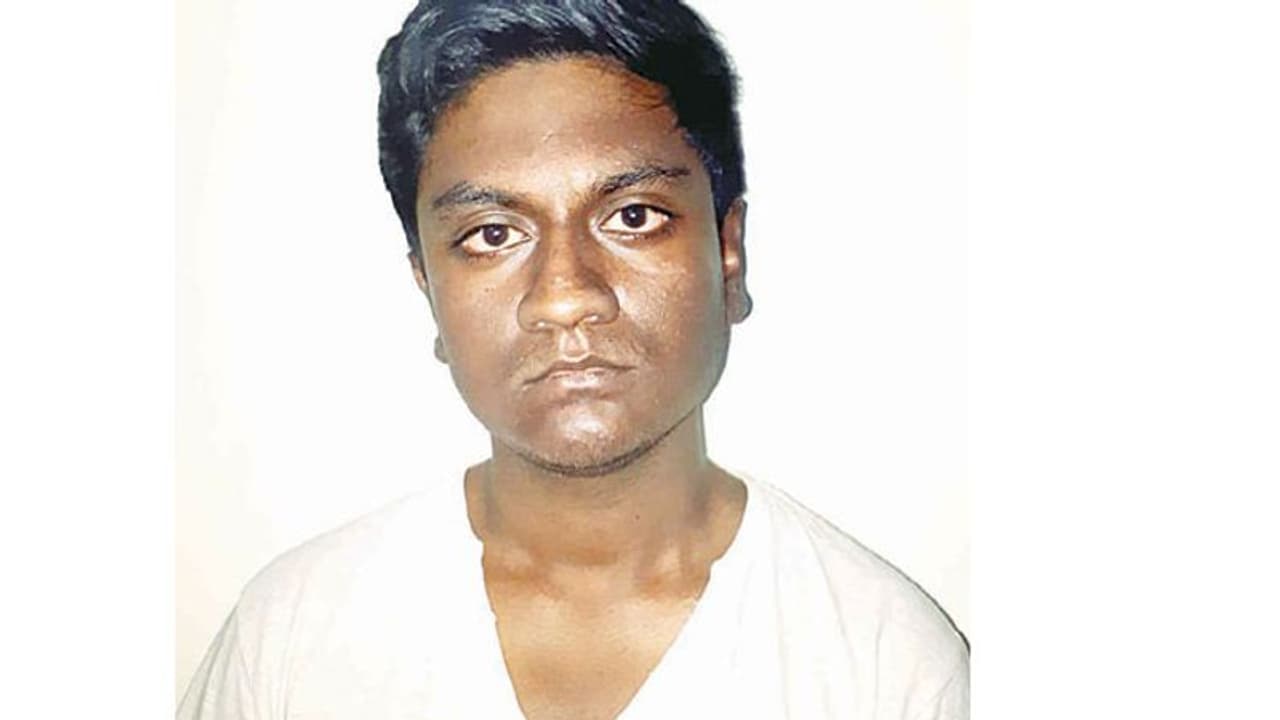 ಪುಲ್ವಾಮ ದಾಳಿಗೆ ಪಿಕ್ಚರ್ ಅಭಿ ಬಾಕಿ ಹೈ ಎಂದ ಬೆಂಗಳೂರಿನ ಯುವಕ ಪುಲ್ವಾಮ ದಾಳಿಗೆ ಪಿಕ್ಚರ್ ಅಭಿ ಬಾಕಿ ಹೈ ಎಂದ ಬೆಂಗಳೂರಿನ ಯುವಕ