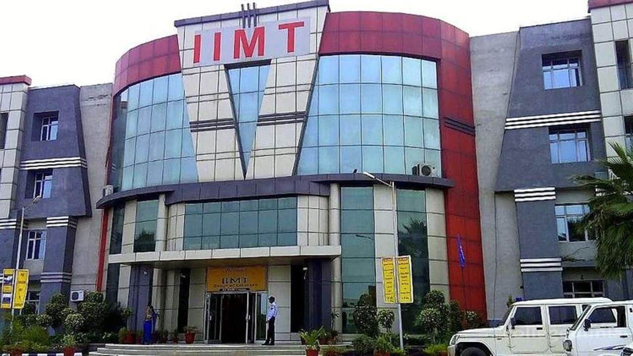 पुलवामा हमला: कॉलेज ने विवादास्पद फेसबुक पोस्ट को लेकर कश्मीरी छात्र को निलंबित किया पुलवामा हमला: कॉलेज ने विवादास्पद फेसबुक पोस्ट को लेकर कश्मीरी छात्र को निलंबित किया