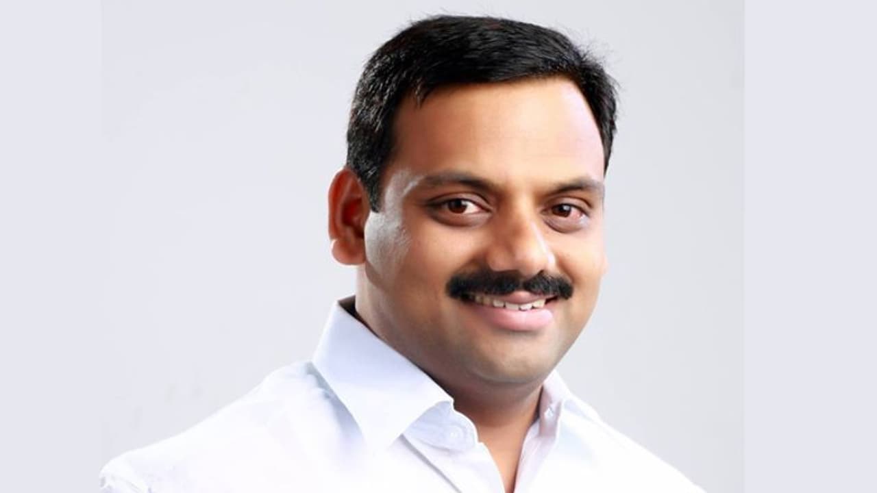 ഡീന് കുര്യാക്കോസ് എംപി നിരാഹാര സമരം അവസാനിപ്പിച്ചു ഡീന് കുര്യാക്കോസ് എംപി നിരാഹാര സമരം അവസാനിപ്പിച്ചു