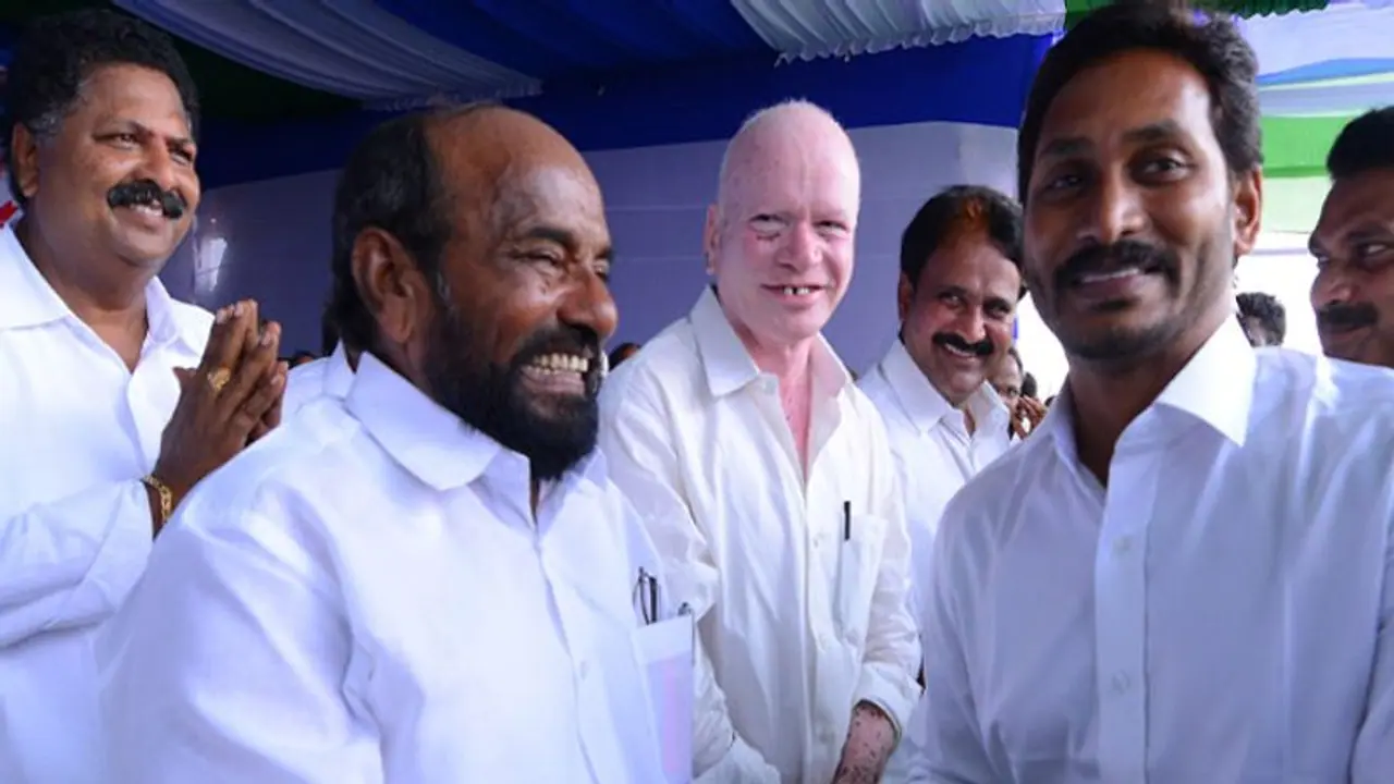 జగన్కి బీసీ, తెలంగాణ కాంగ్రెస్ నేత కృష్ణయ్య మద్దతు జగన్కి బీసీ, తెలంగాణ కాంగ్రెస్ నేత కృష్ణయ్య మద్దతు