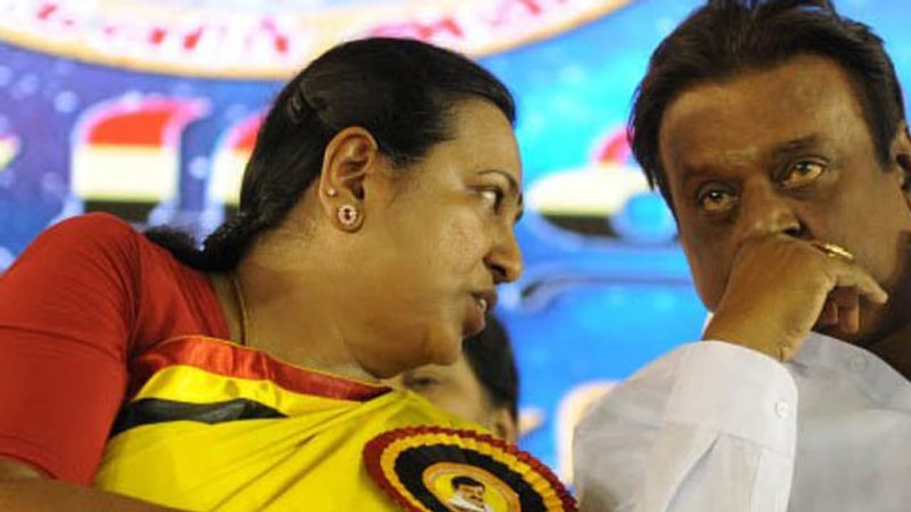 கெத்து காட்டி மாட்டிக் கொண்ட தேமுதிக... தொடரும் இழுபறியால் அதிர்ச்சியில் விஜயகாந்த்...! கெத்து காட்டி மாட்டிக் கொண்ட தேமுதிக... தொடரும் இழுபறியால் அதிர்ச்சியில் விஜயகாந்த்...!