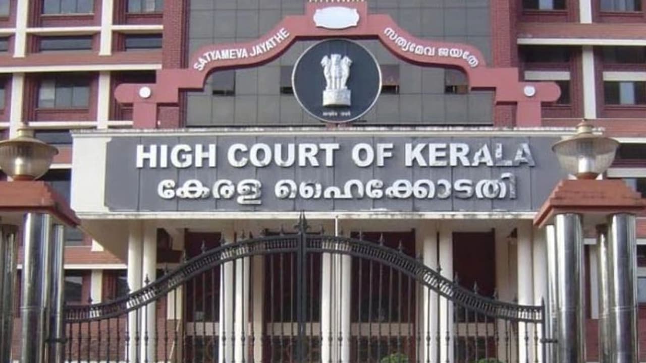 മൂന്ന് അഭിഭാഷകരെ കേരള ഹൈക്കോടതി ജഡ്ജിമാരാക്കാൻ കൊളീജിയം ശുപാർശ മൂന്ന് അഭിഭാഷകരെ കേരള ഹൈക്കോടതി ജഡ്ജിമാരാക്കാൻ കൊളീജിയം ശുപാർശ