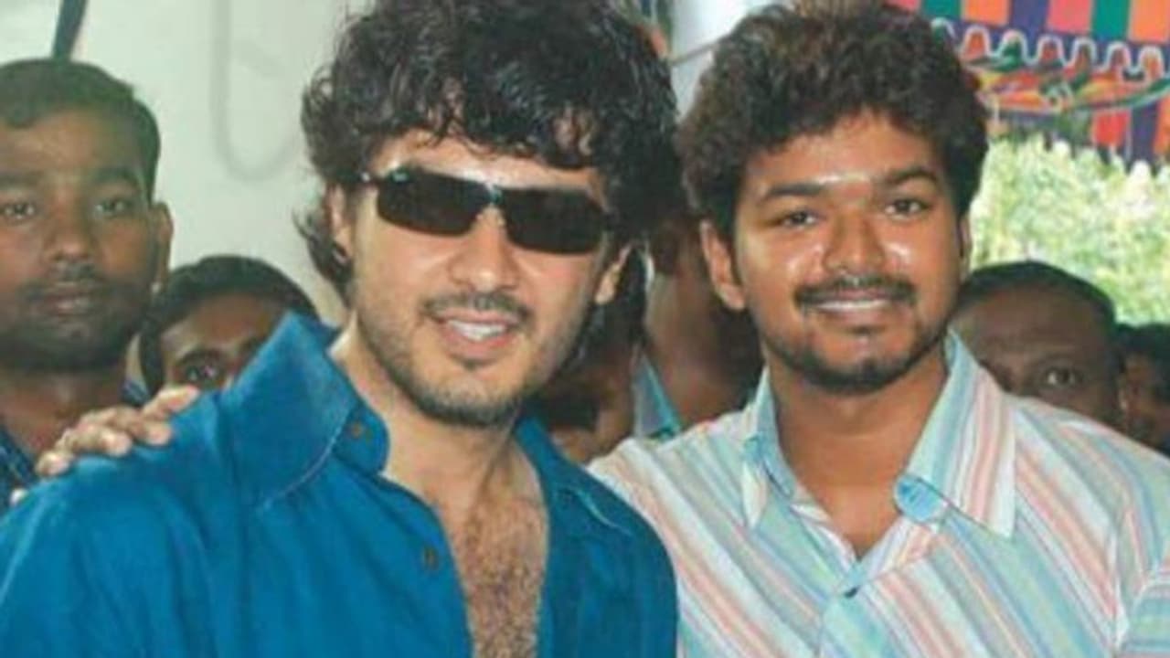 വിജയ്യെ പ്രശംസിച്ച് 'തല'! വിജയ്യെ പ്രശംസിച്ച് 'തല'!