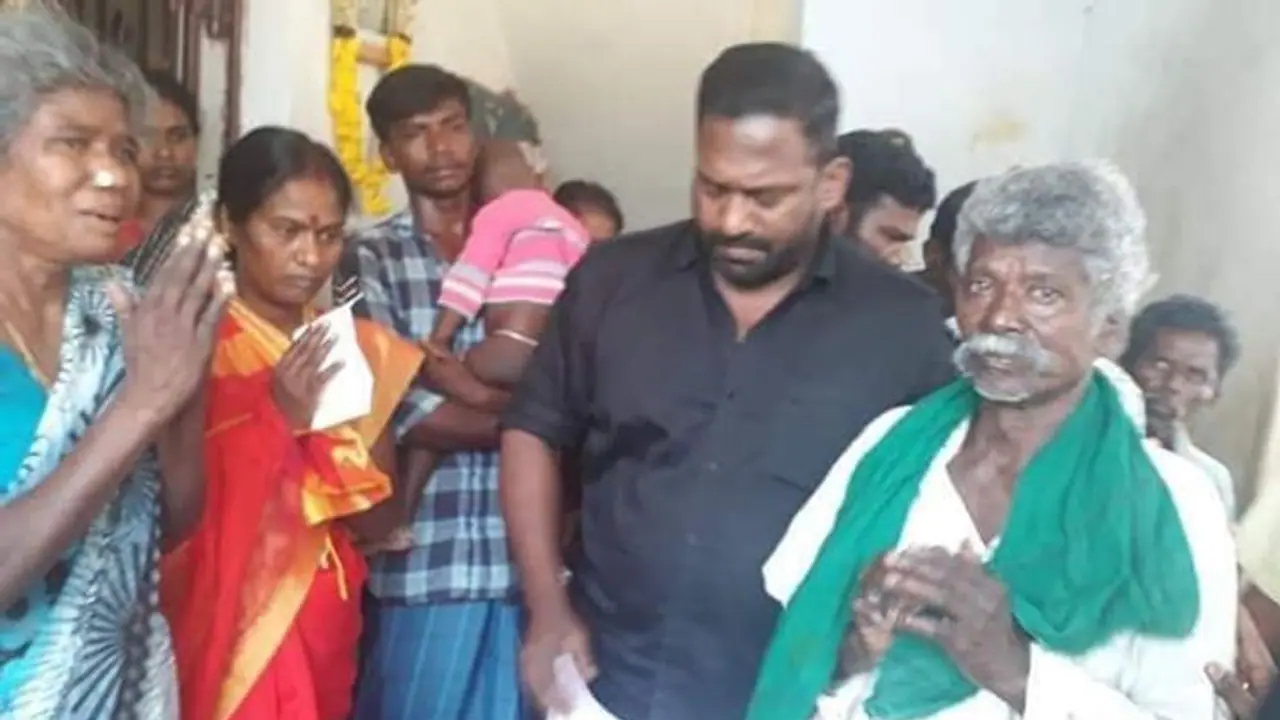 CRPF வீரரின் வீட்டுக்கு சென்ற ஒரே நடிகர்...! எங்கப்பா ரஜினி ? அஜித் ? கமல்? CRPF வீரரின் வீட்டுக்கு சென்ற ஒரே நடிகர்...! எங்கப்பா ரஜினி ? அஜித் ? கமல்?