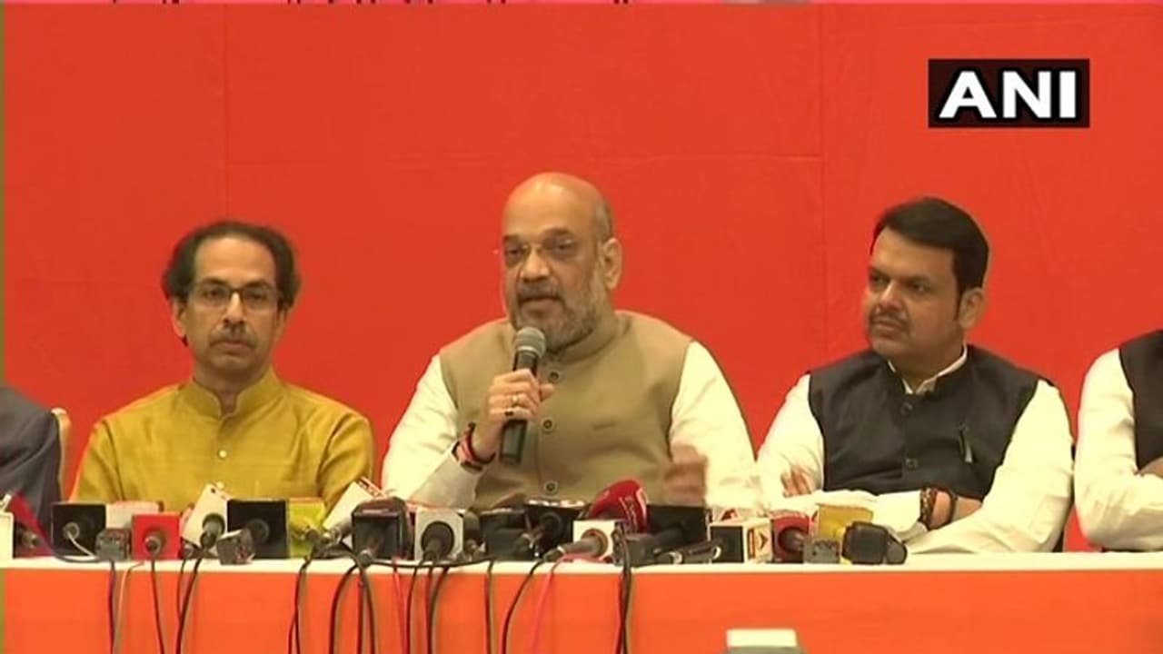 ಲೋಕ ಸಮರ: ಬಿಜೆಪಿ ಚಾಣಕ್ಯ ಅಮಿತ್ ಶಾ ಜಾಣ ನಡೆಯಿಂದ ಒಂದಾದ ಕೇಸರಿ ಜೋಡಿ ಲೋಕ ಸಮರ: ಬಿಜೆಪಿ ಚಾಣಕ್ಯ ಅಮಿತ್ ಶಾ ಜಾಣ ನಡೆಯಿಂದ ಒಂದಾದ ಕೇಸರಿ ಜೋಡಿ