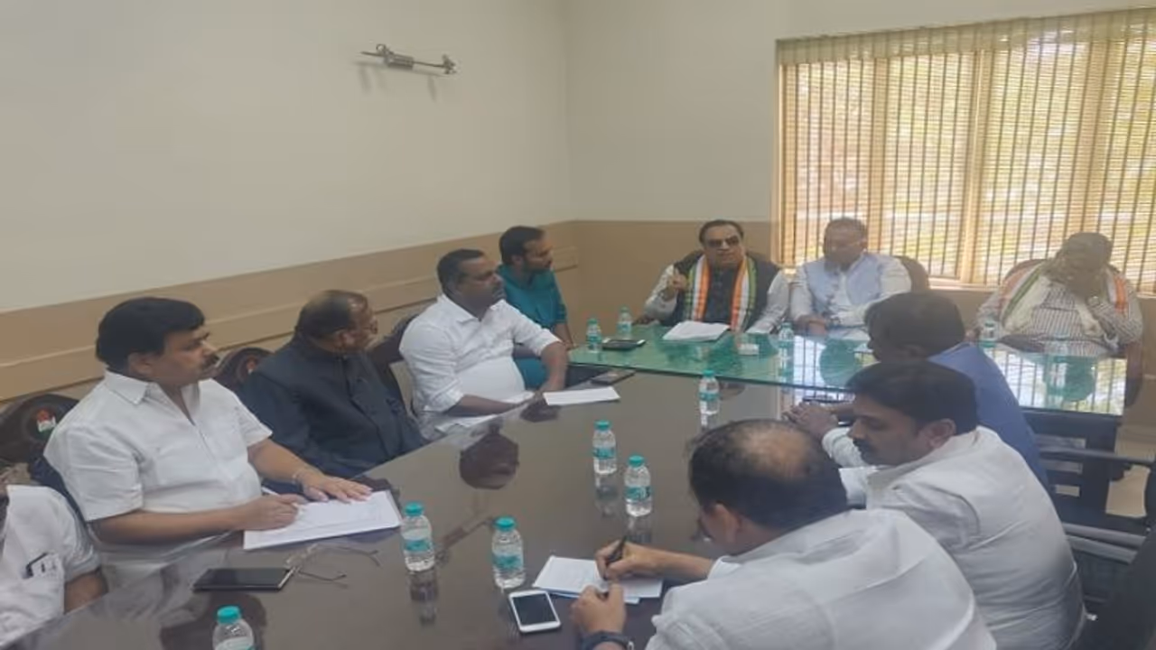 ರಾಜ್ಯ ಕಾಂಗ್ರೆಸ್ ಚುನಾವಣಾ ಸಮಿತಿ ಸಭೆ ಅಂತ್ಯ, ಹಾಲಿ 10 ಸಂಸದರಿಗೆ ಟಿಕೆಟ್ ಪಕ್ಕಾ..!