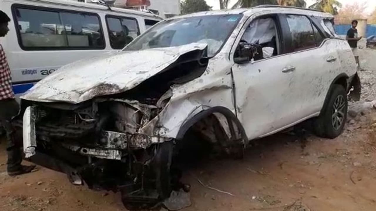 ಶಾಸಕ ಸಿ.ಟಿ. ರವಿ ಕಾರು ಅಪಘಾತ : ಇಬ್ಬರು ದುರ್ಮರಣ ಶಾಸಕ ಸಿ.ಟಿ. ರವಿ ಕಾರು ಅಪಘಾತ : ಇಬ್ಬರು ದುರ್ಮರಣ