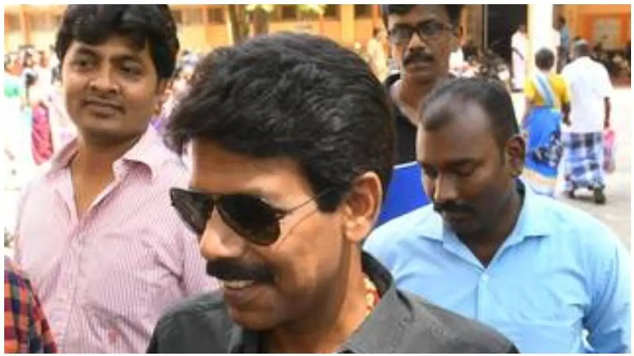 ’ஆதித்ய வர்மா’வுக்கு பாலா அனுப்பிய மிரட்டல் மெயில்...உதறிய விக்ரம்...பதறிய தயாரிப்பாளர்... ’ஆதித்ய வர்மா’வுக்கு பாலா அனுப்பிய மிரட்டல் மெயில்...உதறிய விக்ரம்...பதறிய தயாரிப்பாளர்...